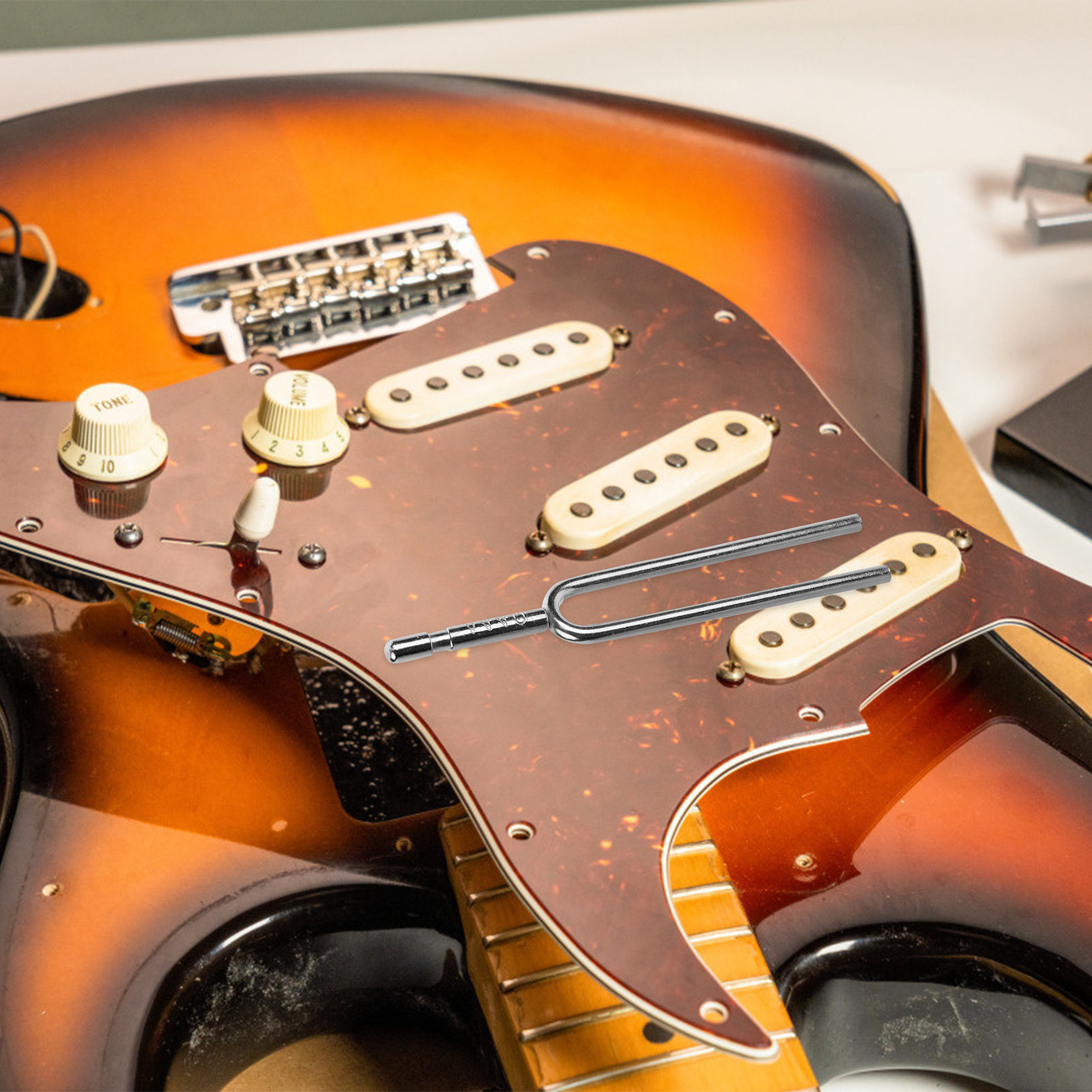 Musical Instrument Tuning Guitar Tuner. Standard Guitar Tuning - Diapason Standard A440 Professionale in Metallo