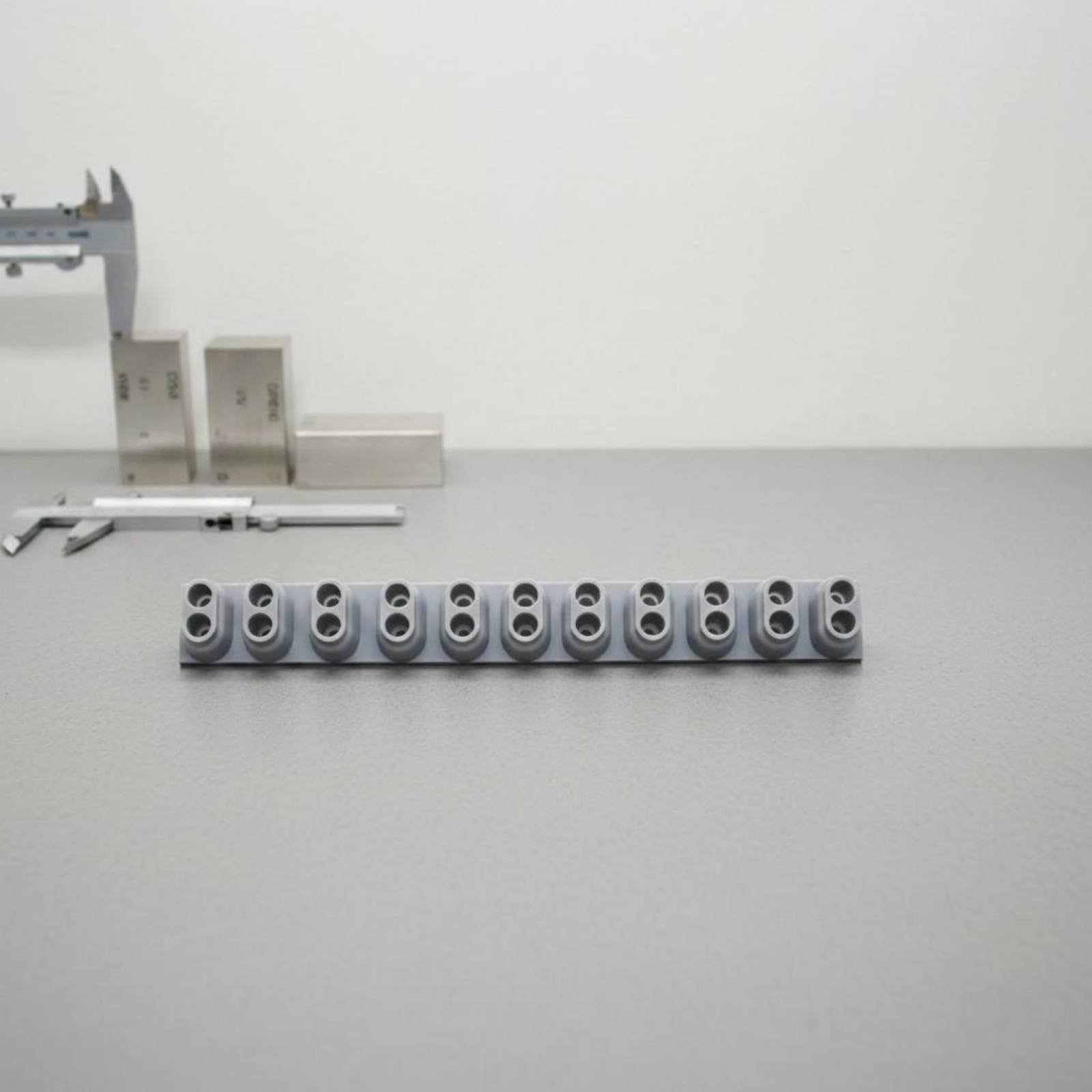 Striscia di Contatto in Gomma  - A Musical Instrument With Keys recensione e prezzo